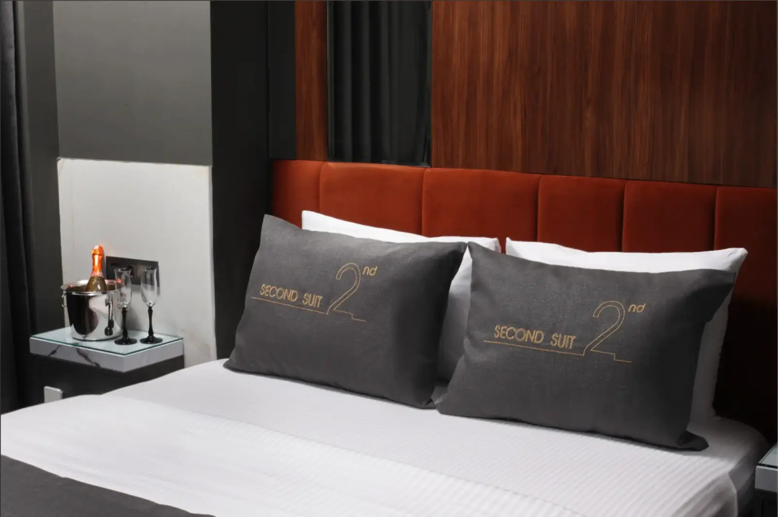 Standart Deluxe Suit